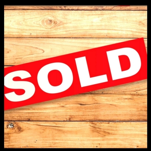 Size 6 Levis - Picture 1 of 4